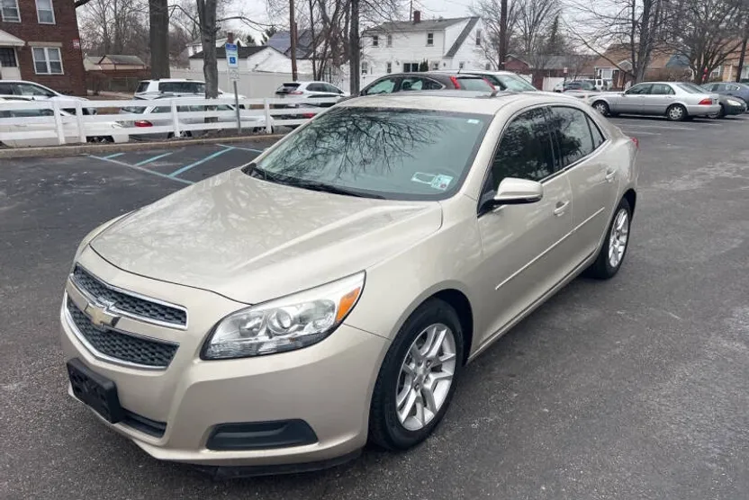 2013 Chevrolet Malibu 1LT photo 1