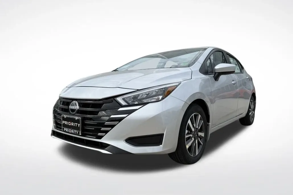 2025 Nissan Versa SV photo 1