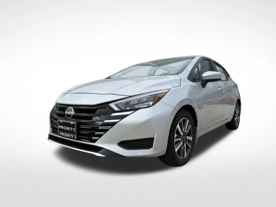 2025 Nissan Versa SV photo 1