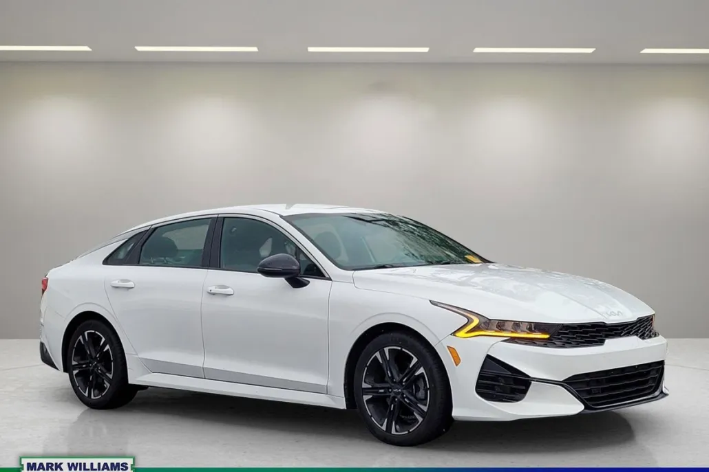 2022 Kia K5 GT-Line photo 1