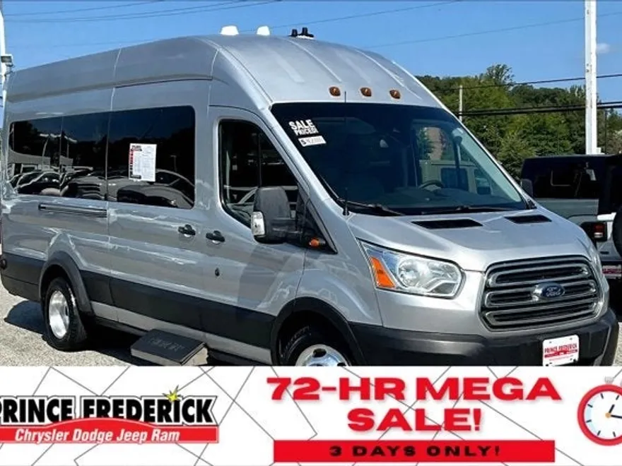 2019 Ford Transit Passenger XLT photo 1
