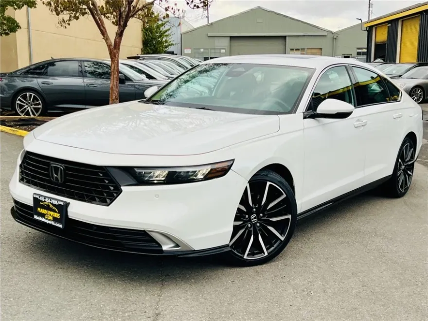 2023 Honda Accord Hybrid Touring photo 1