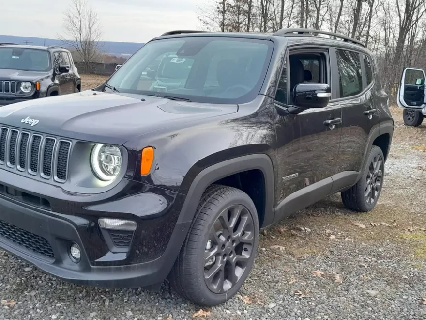 2023 Jeep Renegade Limited photo 1