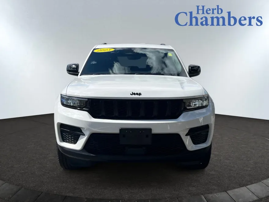 2023 Jeep Grand Cherokee Altitude photo 1