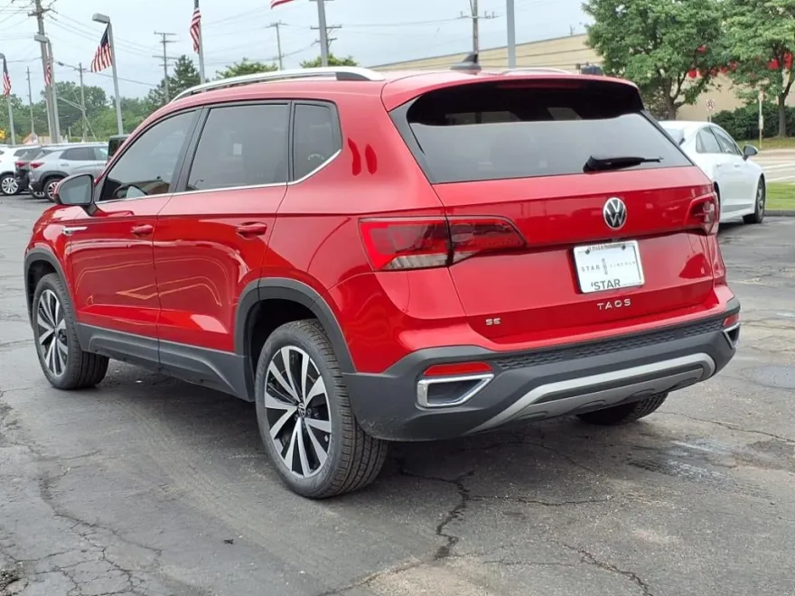 2023 Volkswagen Taos SE photo 1