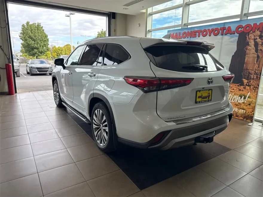 2023 Toyota Highlander Hybrid Platinum photo 1
