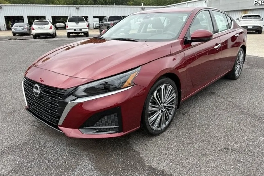 2025 Nissan Altima SL photo 1
