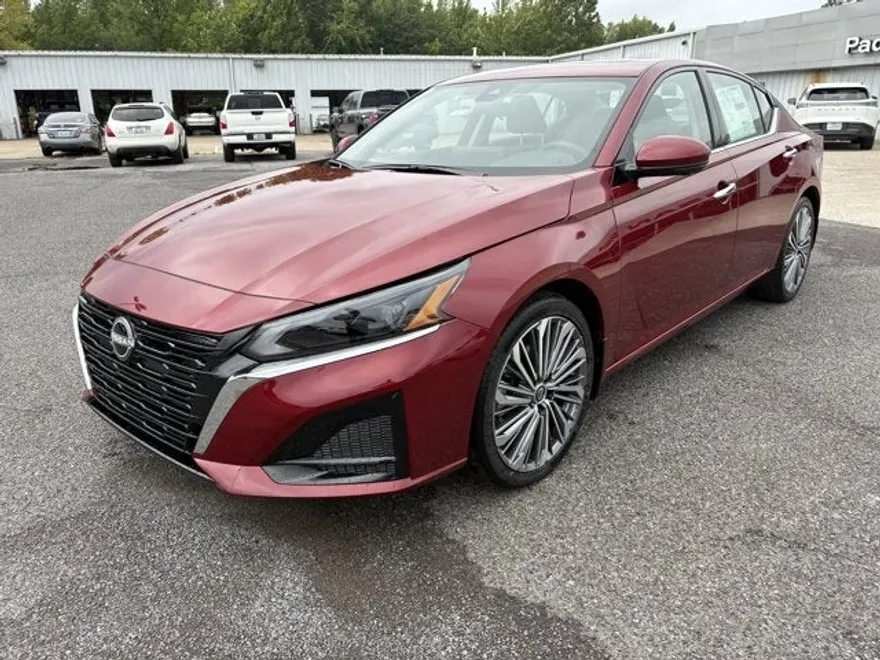 2025 Nissan Altima SL photo 1