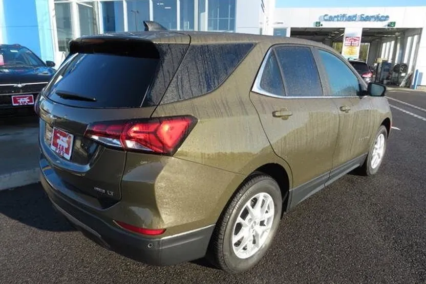 2024 Chevrolet Equinox LT photo 1