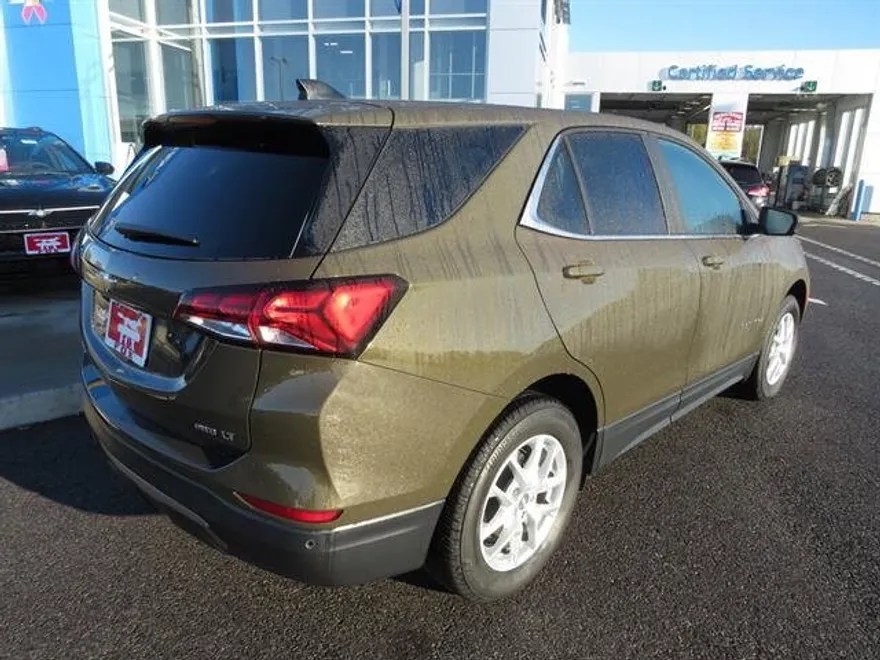 2024 Chevrolet Equinox LT photo 1