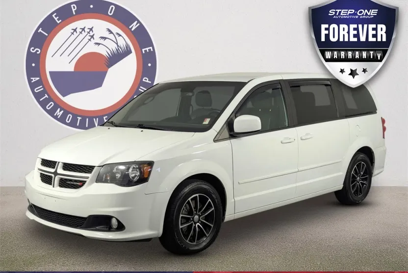 2015 Dodge Grand Caravan R/T photo 1