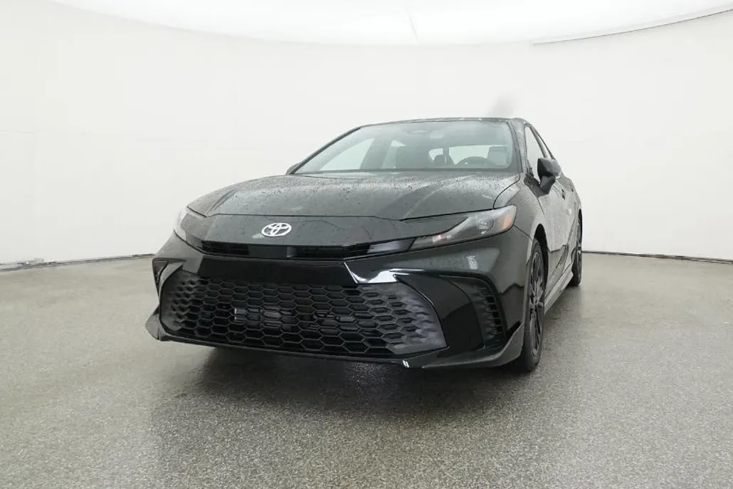 2026 Toyota Camry SE photo 1