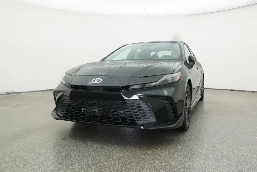 2026 Toyota Camry SE photo 1
