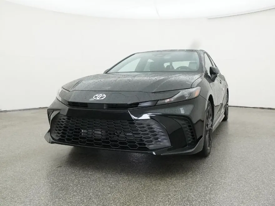 2026 Toyota Camry SE photo 1