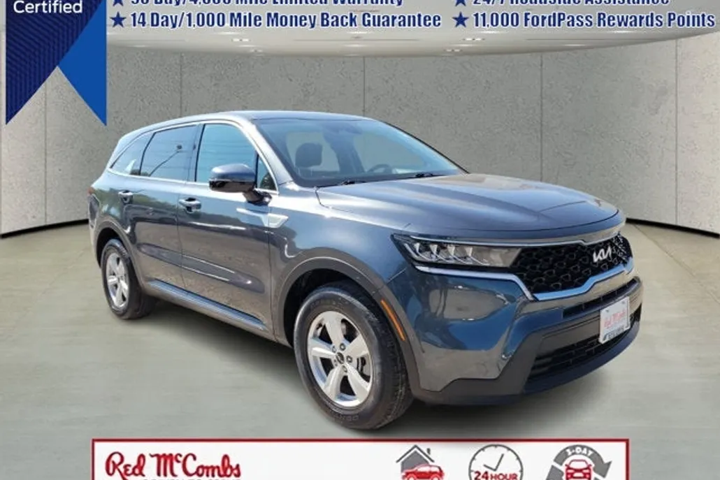 2023 Kia Sorento LX photo 1
