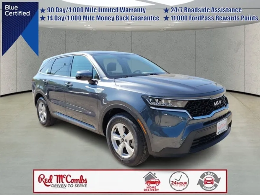 2023 Kia Sorento LX photo 1