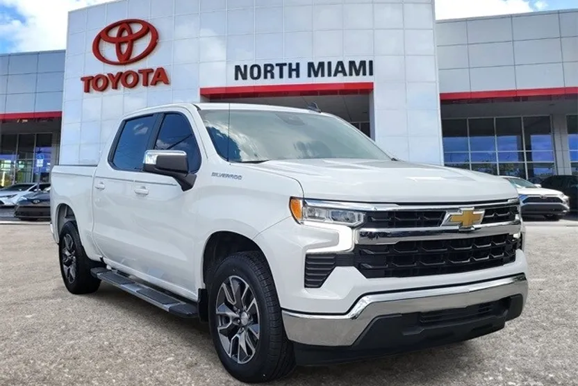 2022 Chevrolet Silverado LT photo 1