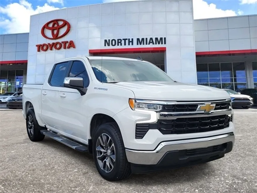 2022 Chevrolet Silverado LT photo 1