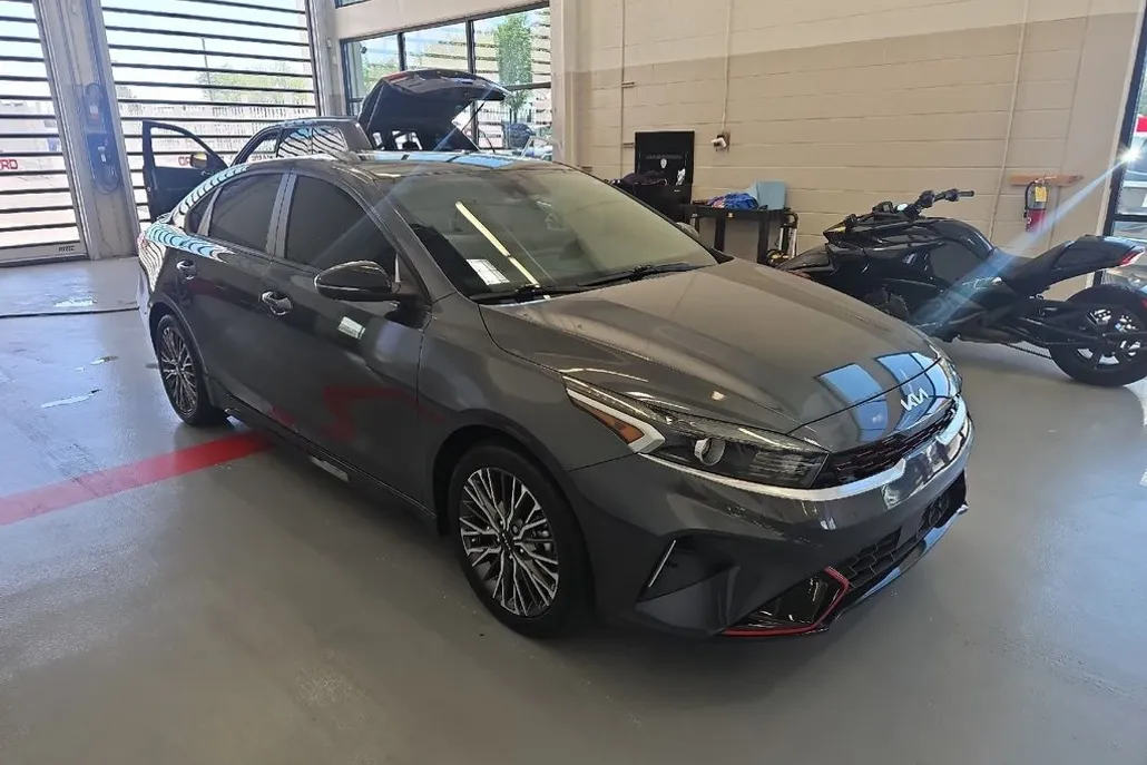 2023 Kia Forte GT-Line photo 1
