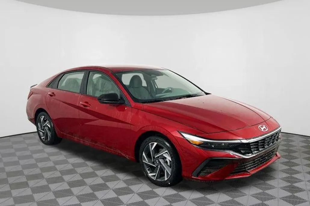 2025 Hyundai Elantra SEL Sport photo 1