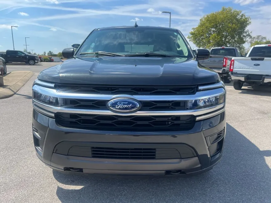 2022 Ford Expedition XLT photo 1