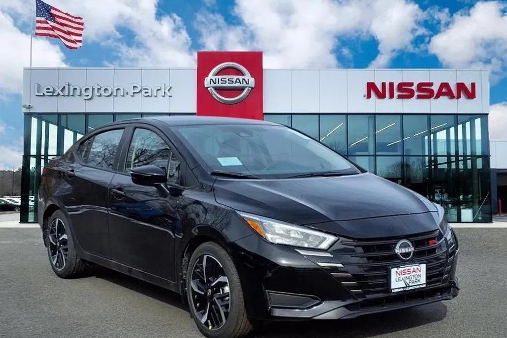 2025 Nissan Versa 1.6 SR photo 1
