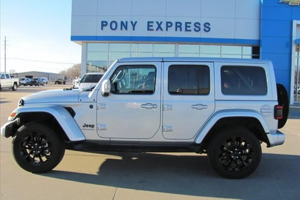 2023 Jeep Wrangler Sahara photo 1