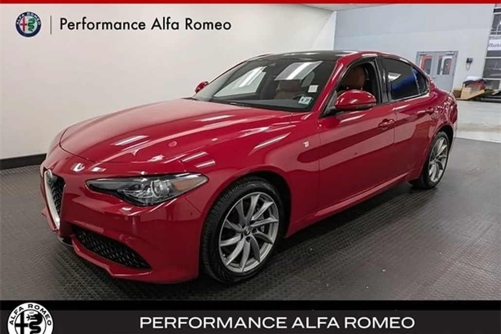 2022 Alfa Romeo Giulia Ti photo 1