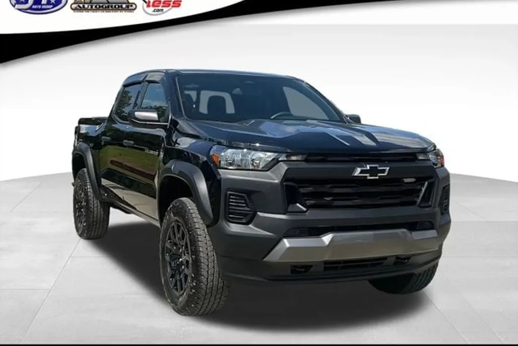 2024 Chevrolet Colorado Trail Boss photo 1