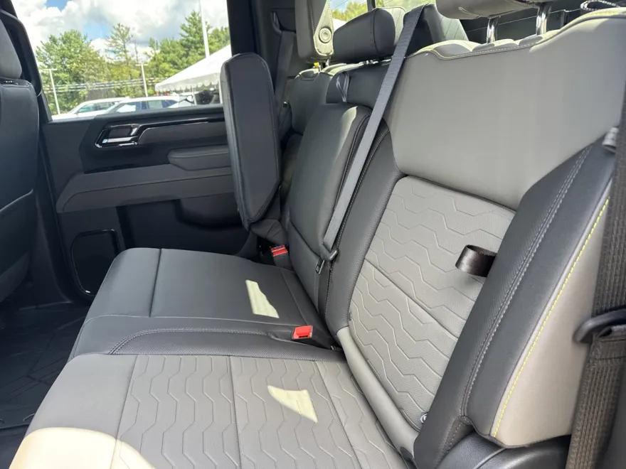2026 Chevrolet Silverado 2500HD ZR2 photo 1