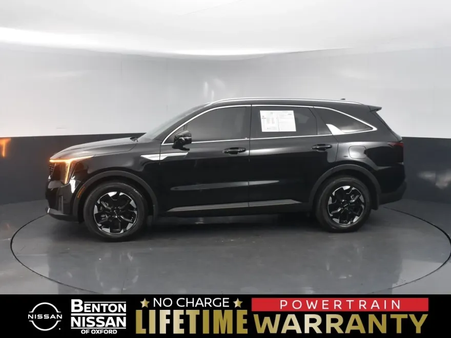 2025 Kia Sorento S photo 1