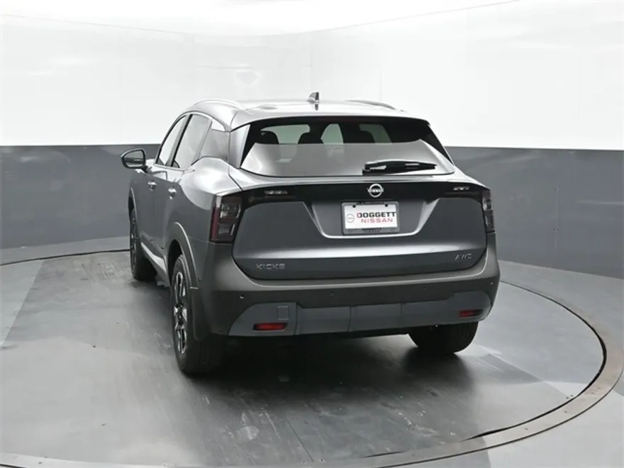 2025 Nissan Kicks SV photo 1