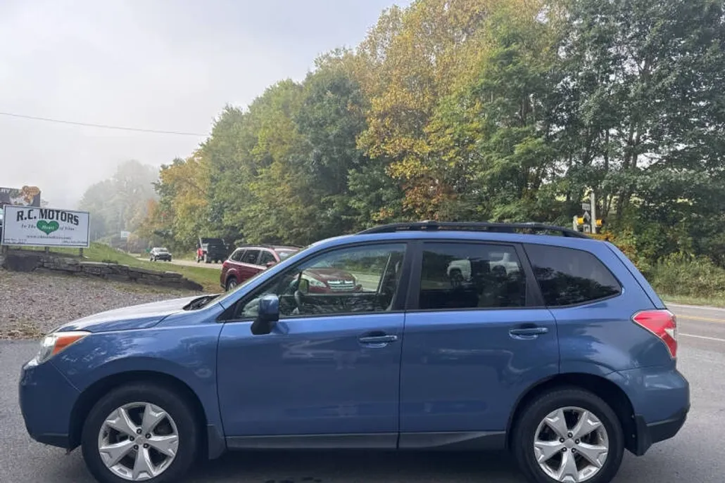 2015 Subaru Forester 2.5i Premium photo 1
