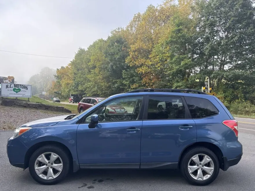 2015 Subaru Forester 2.5i Premium photo 1
