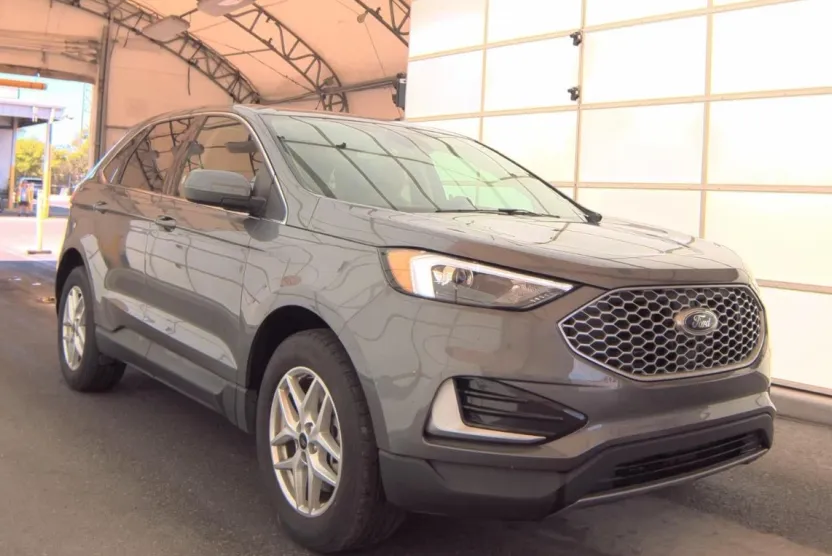 2024 Ford Edge SEL photo 1