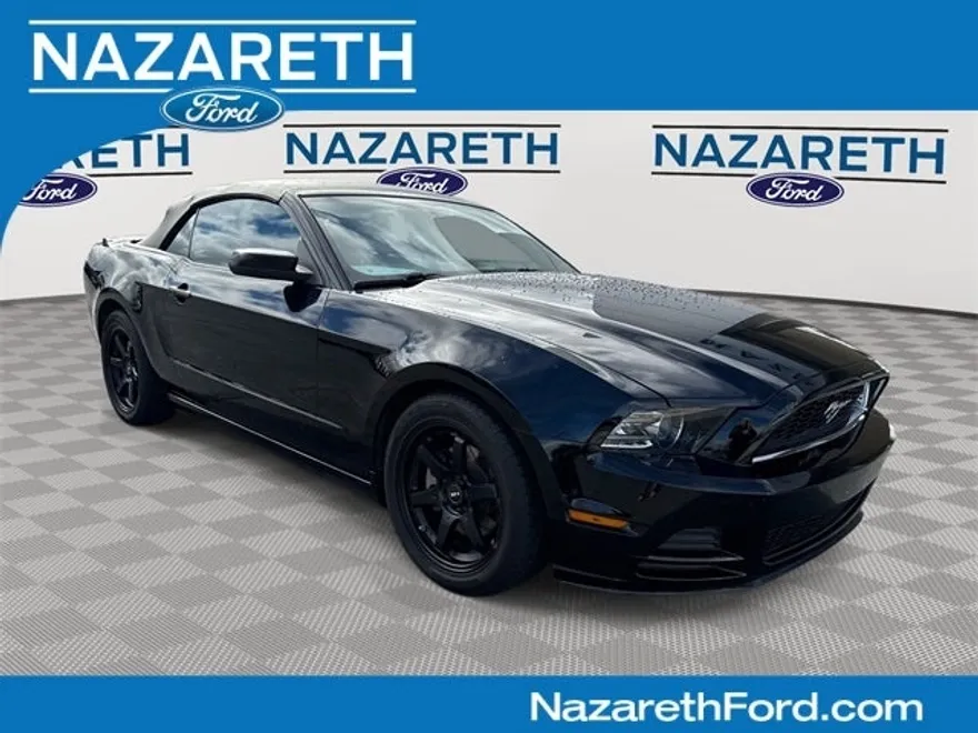 2014 Ford Mustang V6 Premium photo 1