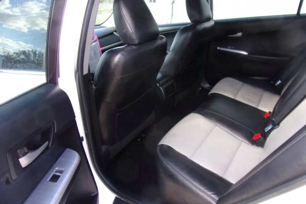 2012 Toyota Camry SE photo 1
