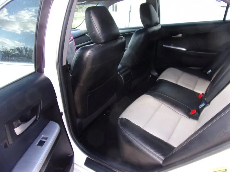 2012 Toyota Camry SE photo 1