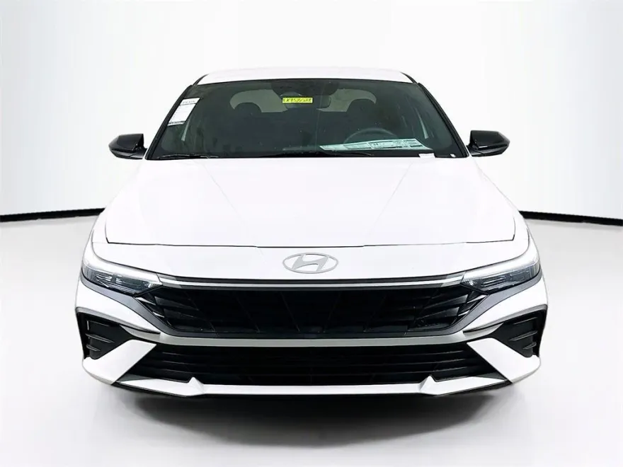 2025 Hyundai Elantra SEL Sport photo 1
