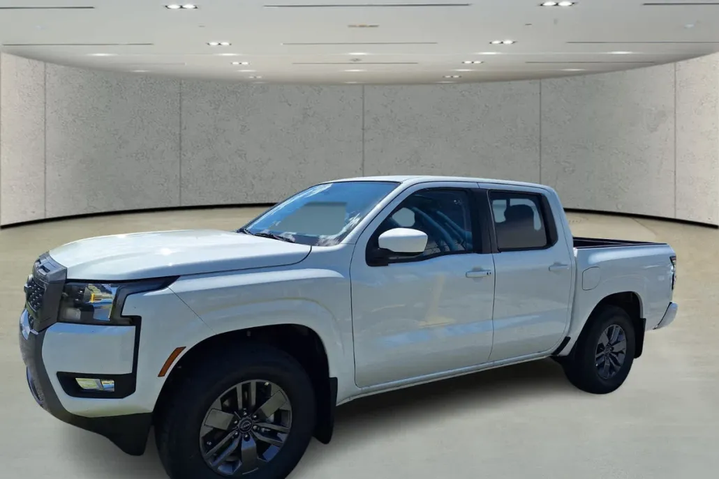 2025 Nissan Frontier Crew Cab SV photo 1
