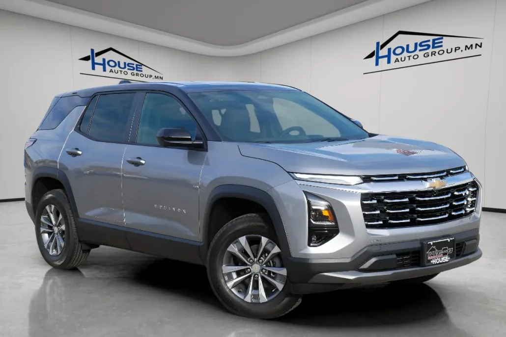 2026 Chevrolet Equinox LT photo 1