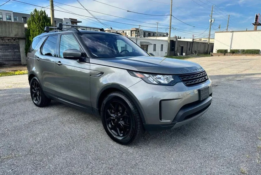 2017 Land Rover Discovery SE photo 1