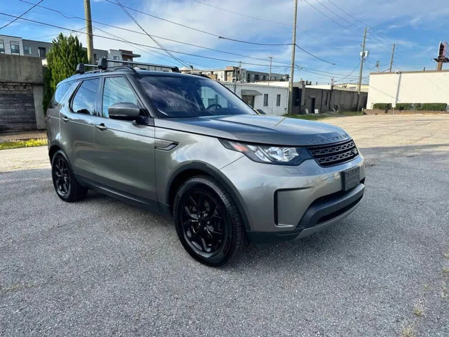 2017 Land Rover Discovery SE photo 1
