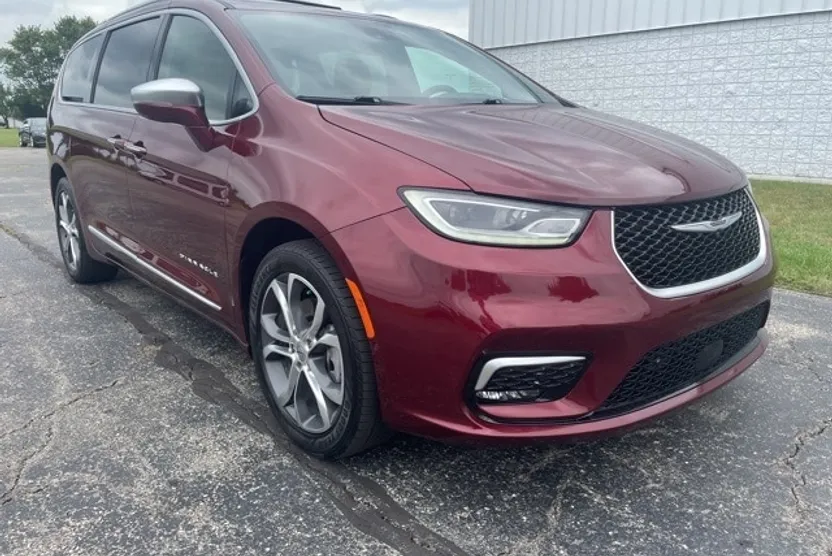2021 Chrysler Pacifica Pinnacle photo 1