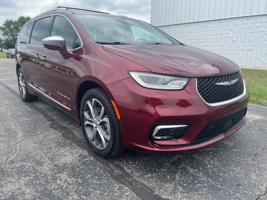 2021 Chrysler Pacifica Pinnacle photo 1