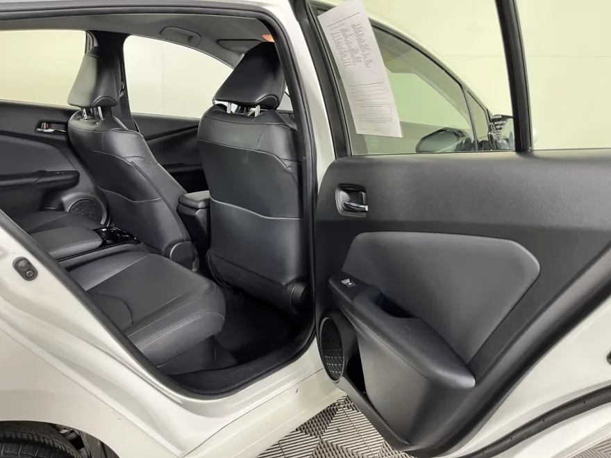 2017 Toyota Prius Prime Plus photo 1