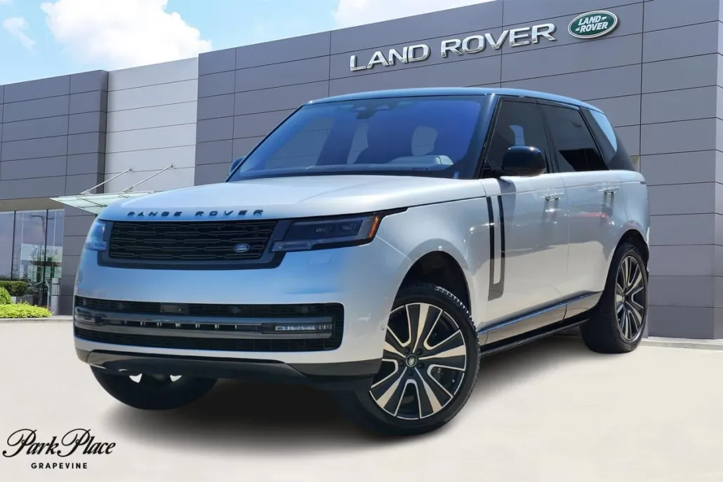 2023 Land Rover Range Rover SE photo 1