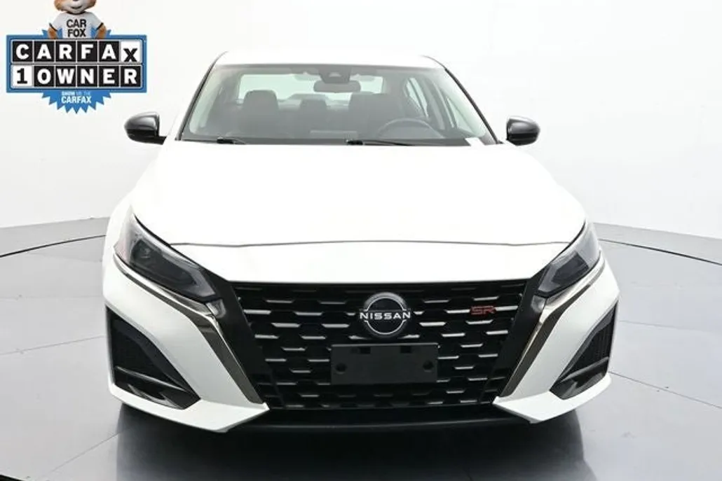 2023 Nissan Altima 2.5 SR photo 1