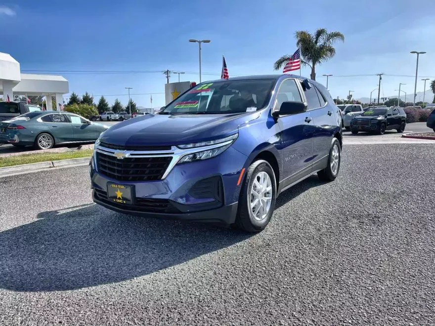 2022 Chevrolet Equinox LS photo 1