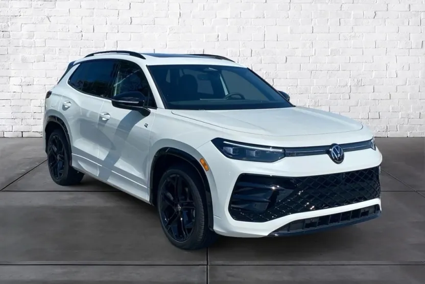 2025 Volkswagen Tiguan SE R-Line Black photo 1